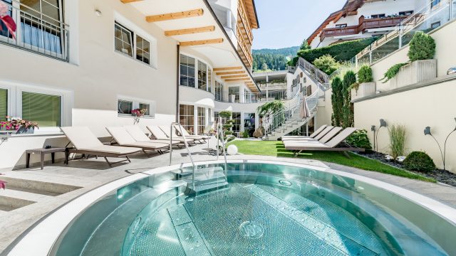 Day Spa 2 wellness aussenpool1