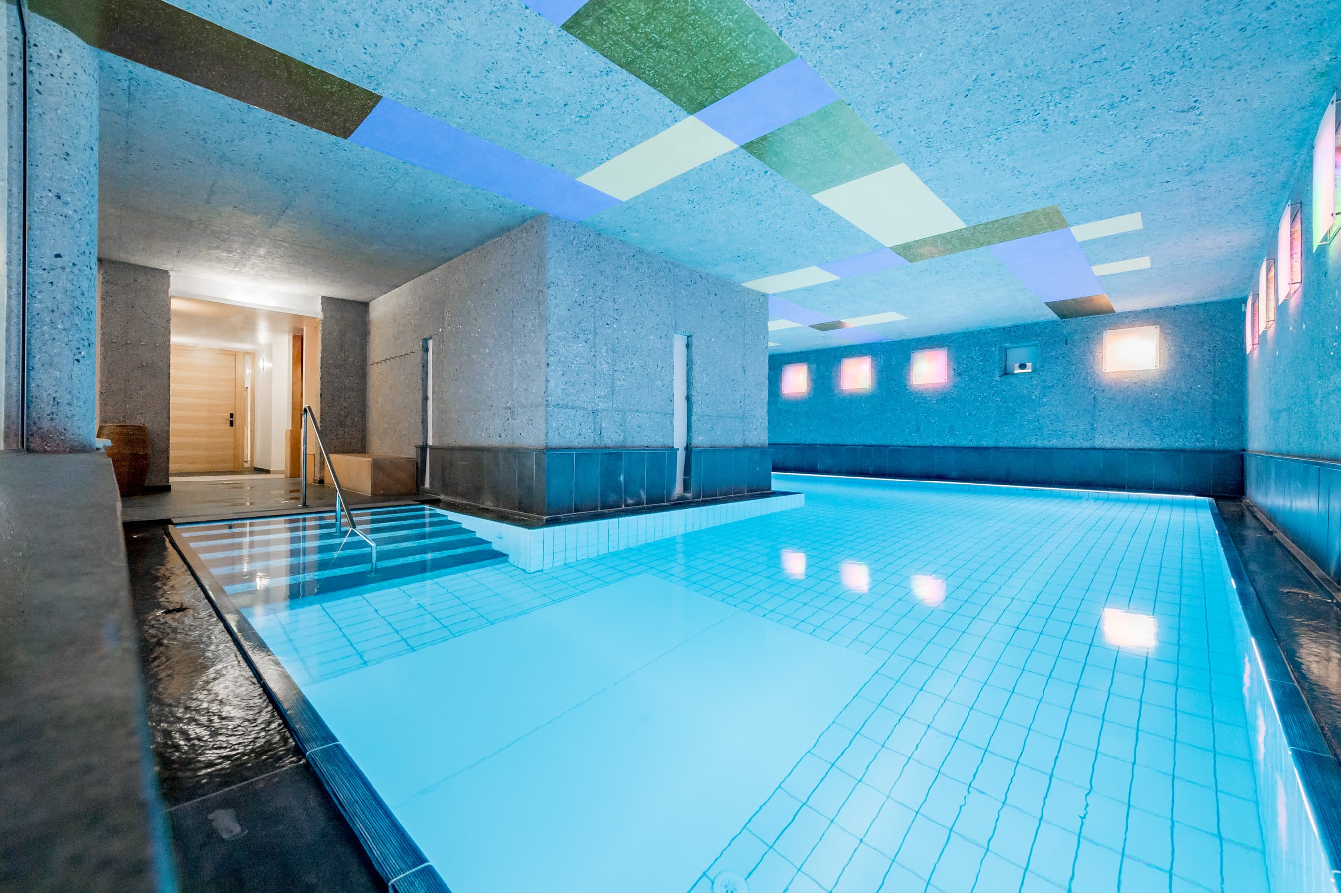 Day Spa 4 wellness hallenbad1